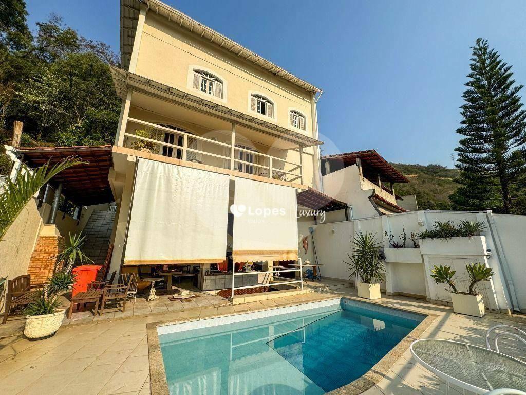 Casa com 7  Quartos venda na Tijuca, 2 suítes, varanda, 4 vagas de garagem, R$ 2.000.000 - Tijuca/RJ
