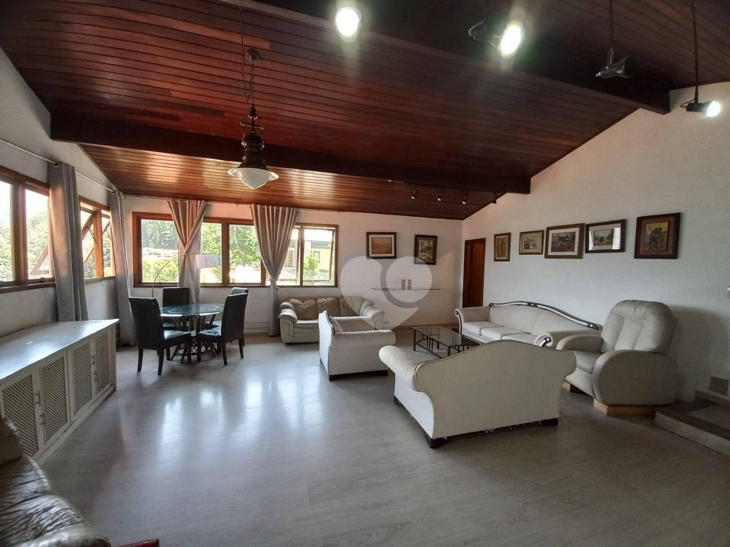 Ótima casa na rua Vitória Regia, Lagoa