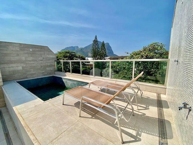 Lopes Enjoy Vende Espetacular cobertura duplex, 4 suítes, 1 locação, 325 m², 4 vagas, Jardim Oceânico - Barra da Tijuca.